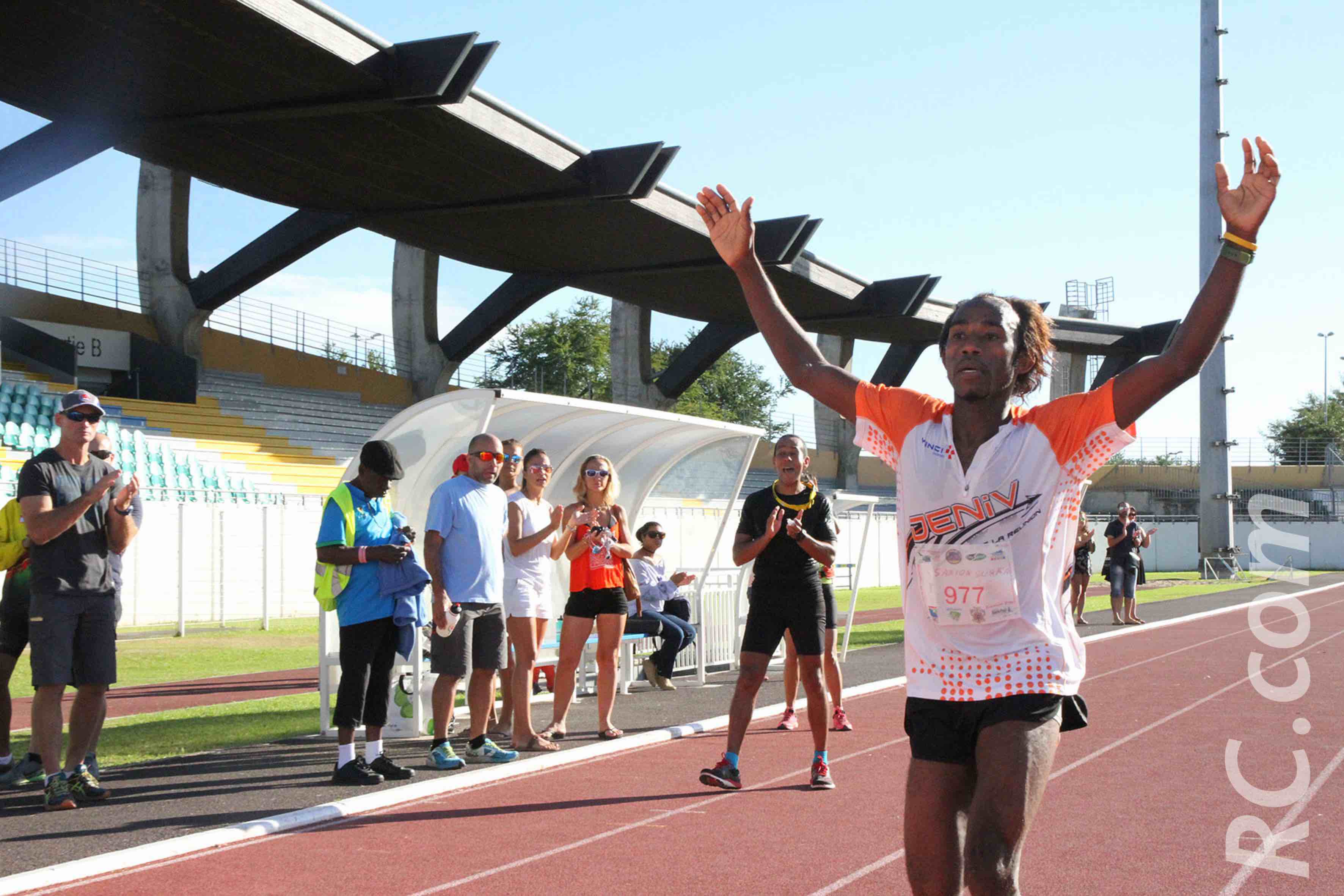 Suirfa Sanion peut lever  les bras, il remporte le 2ème Marathon de la Corniche