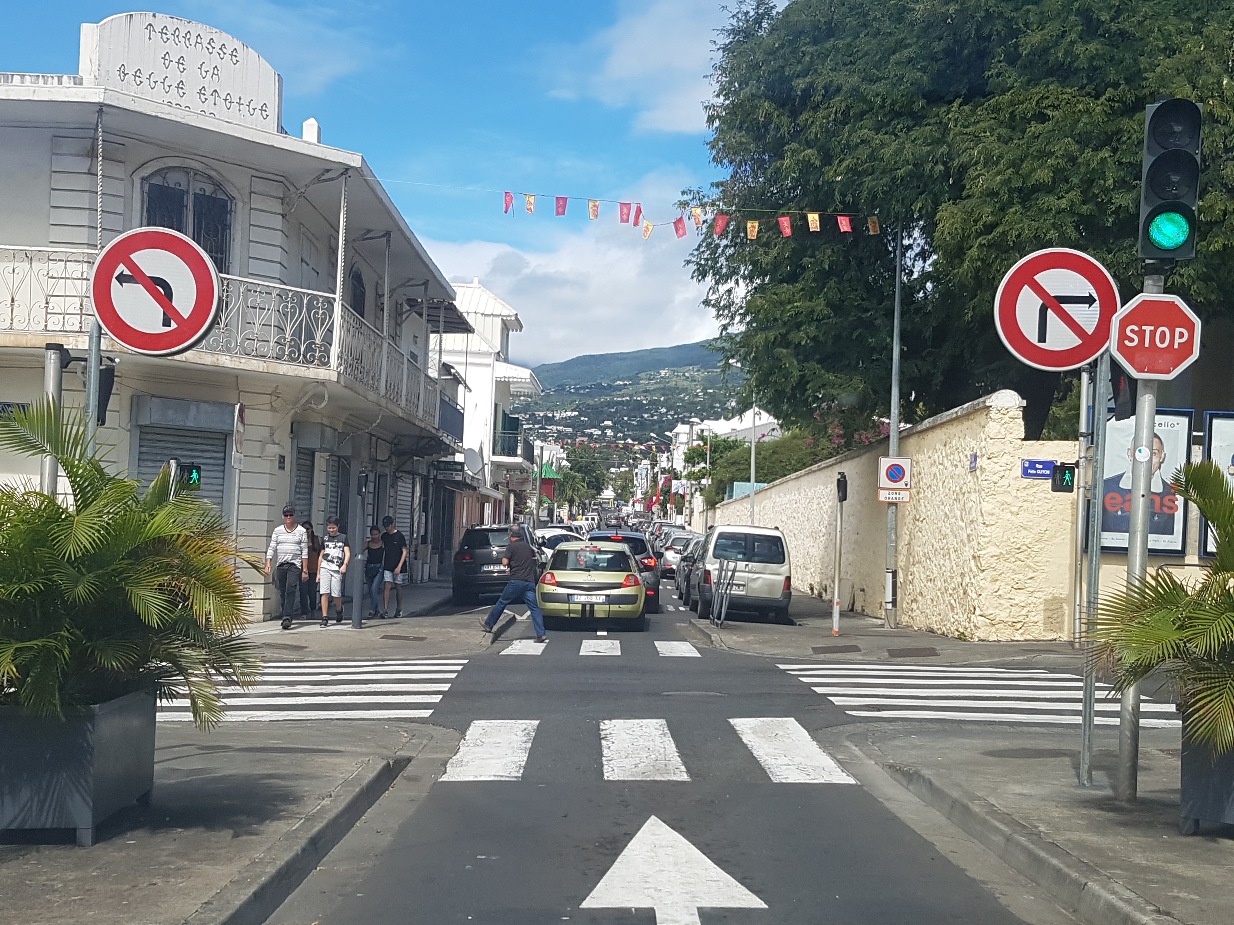 On ne peut plus tourner ni à droite, ni à gauche. Avant on pouvait le faire!