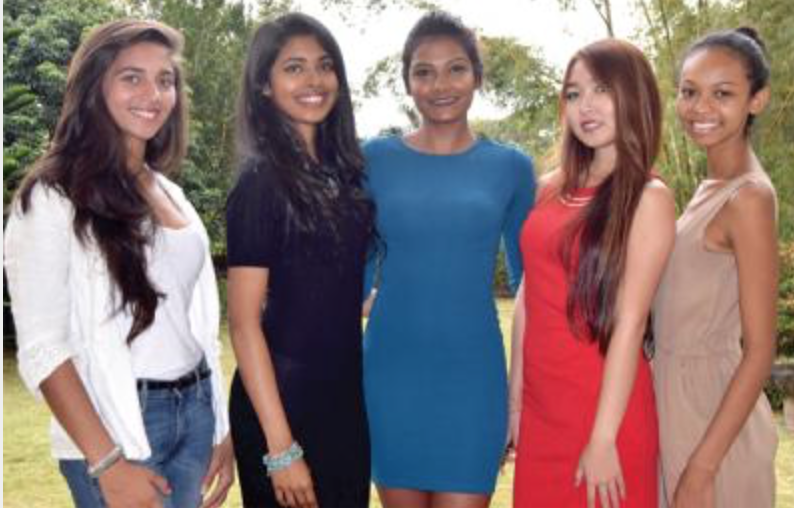 Les 5 candidates qui ont décidé d'abandonner le concours Miss Mauritius (photo Le Mauricien)