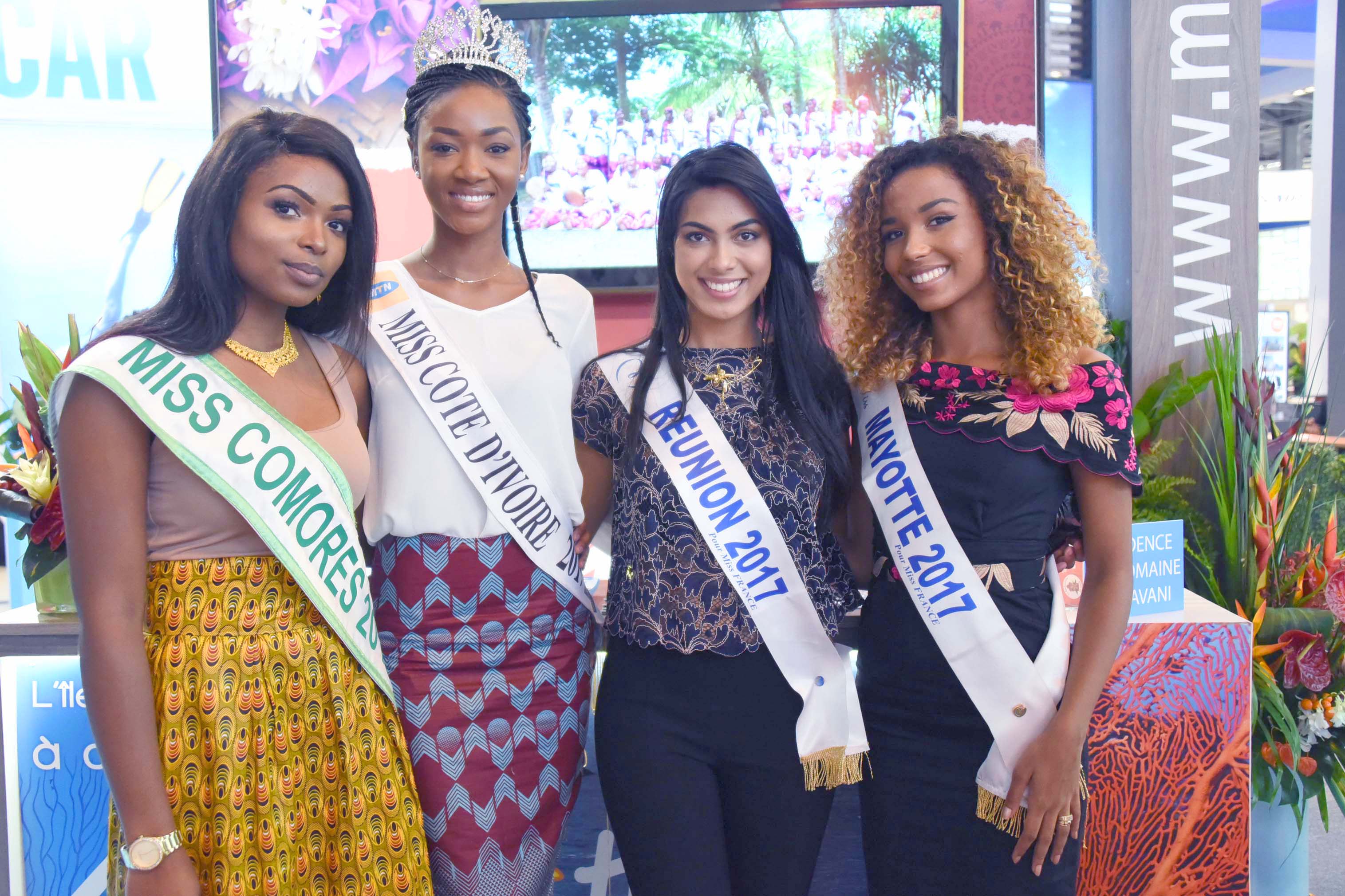 Najma Saindou (Miss Comores 2016 et Miss Afrique Int'l 2017) avec Gbane Mandjalia (Miss Côte d'Ivoire 2017), Audrey Chane-Pao-Kan (Miss Réunion 2017) et Vanylle Emasse (Miss Mayotte 2017).
