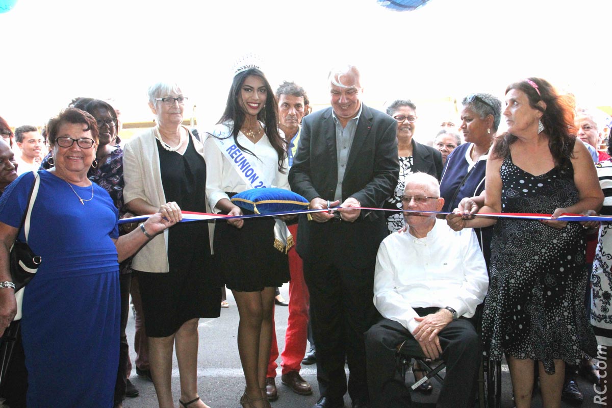 Cérémonie du ruban par les personnalités présentes, dont le président Jean-Luc Carrère, et en présence de Miss Réunion, Audrey Chane Pao Kan Cérémonie du ruban par les personnalités présentes, dont le président Jean-Luc Carrère, et en présence de Miss Réunion, Audrey Chane Pao Kan