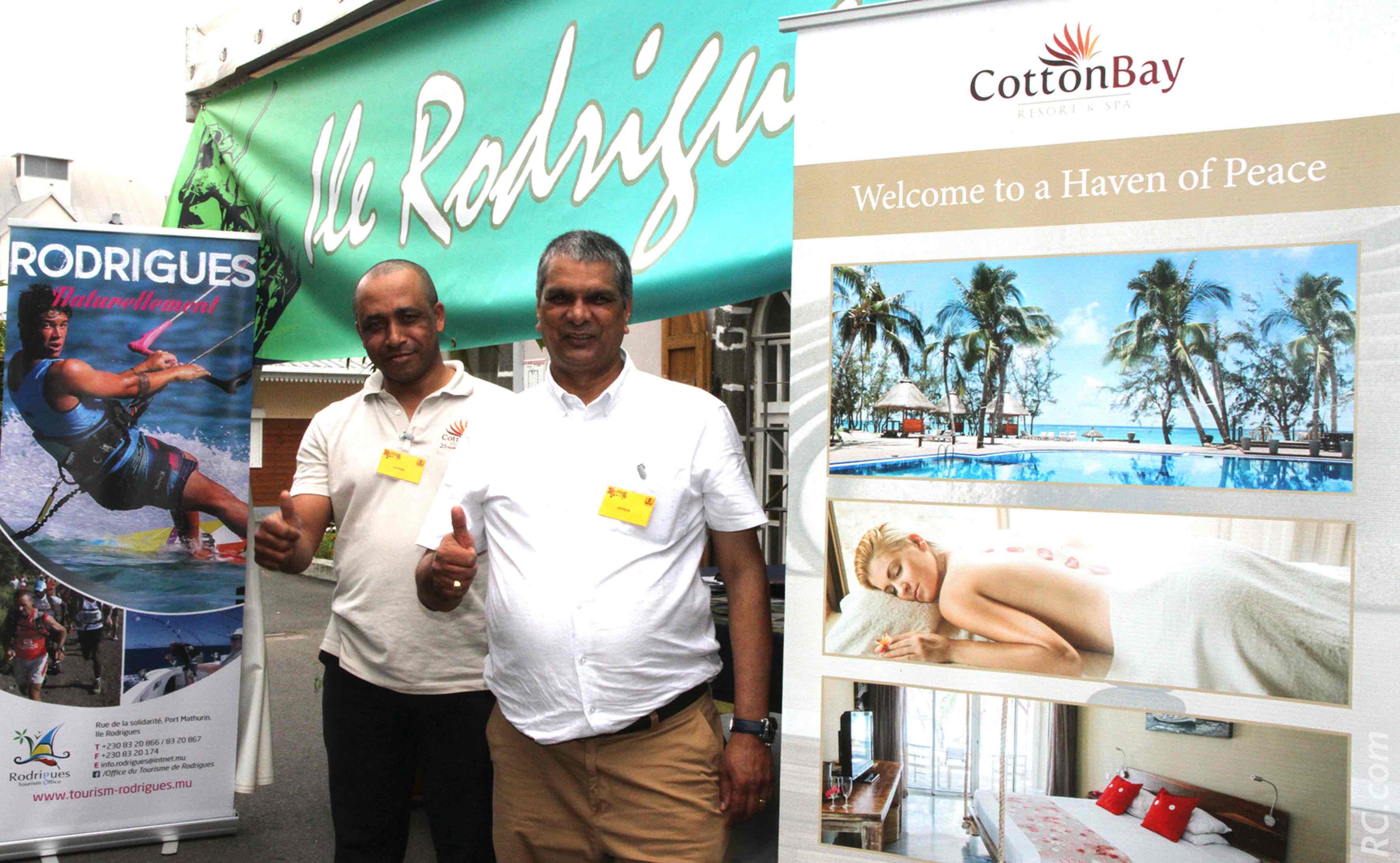Ajay Seewoochurn, directeur du Cotton Bay Resorts & Spa et son adjoint Noelsior Larose pour la 4ème fois aux Florilèges