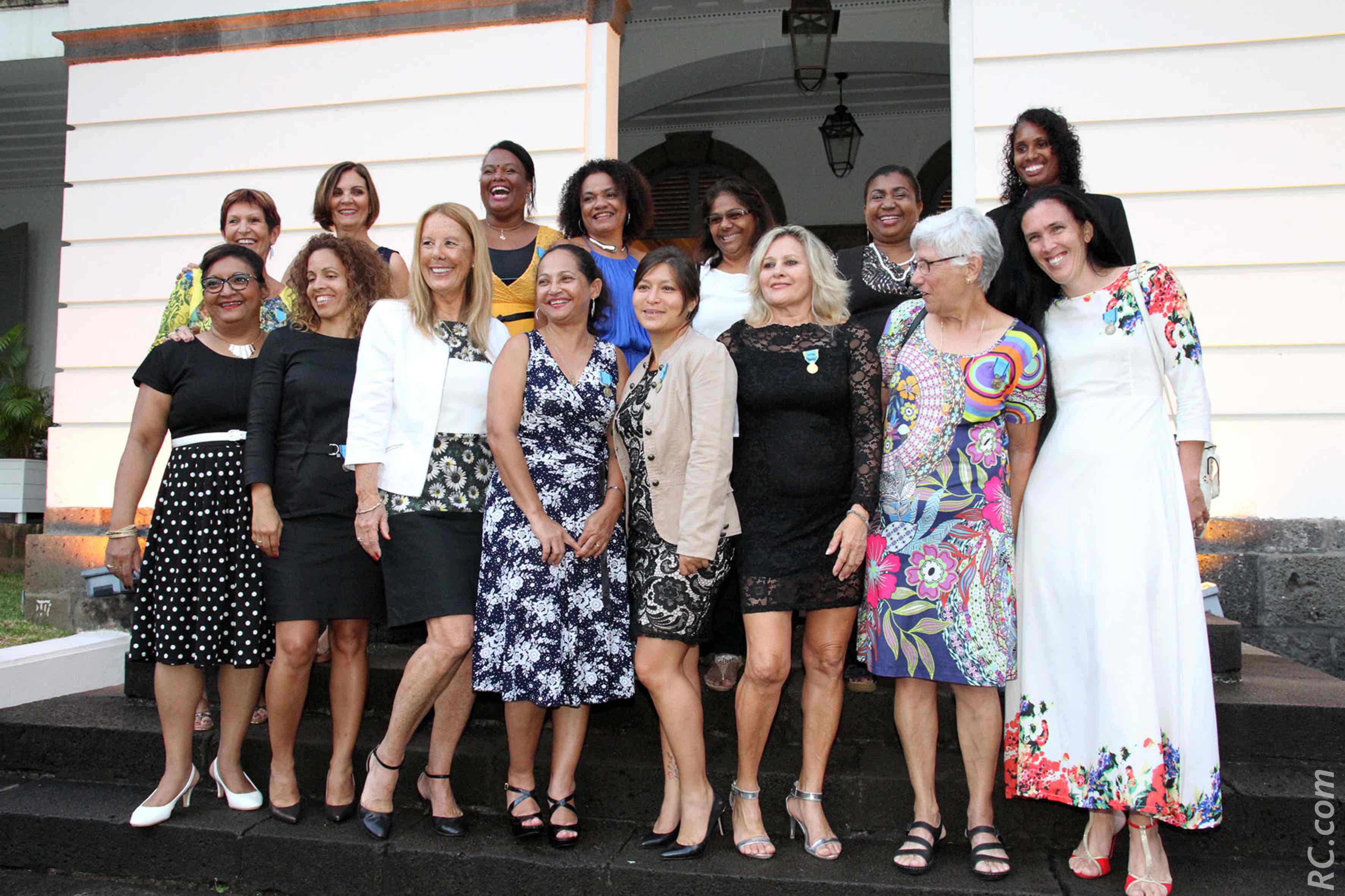 Toutes les médaillées ont posé ensemble. Vive les femmes!