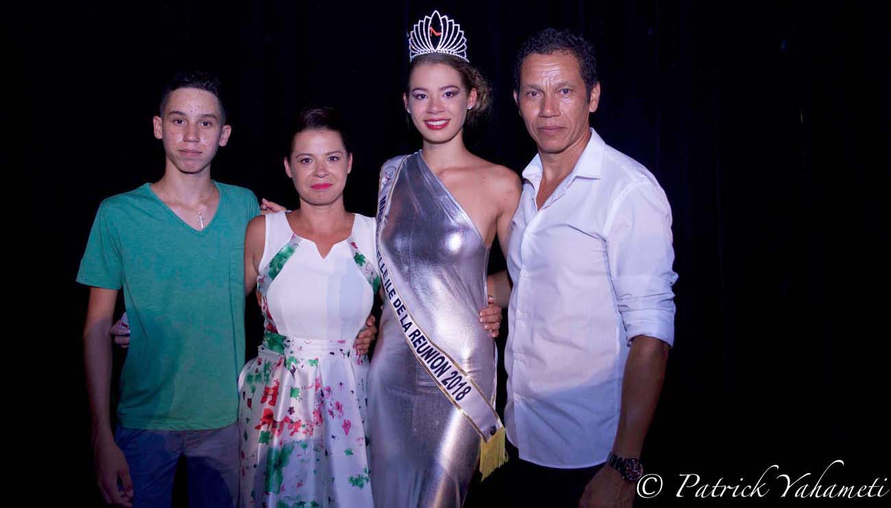 Eliska avec ses parents et son frère