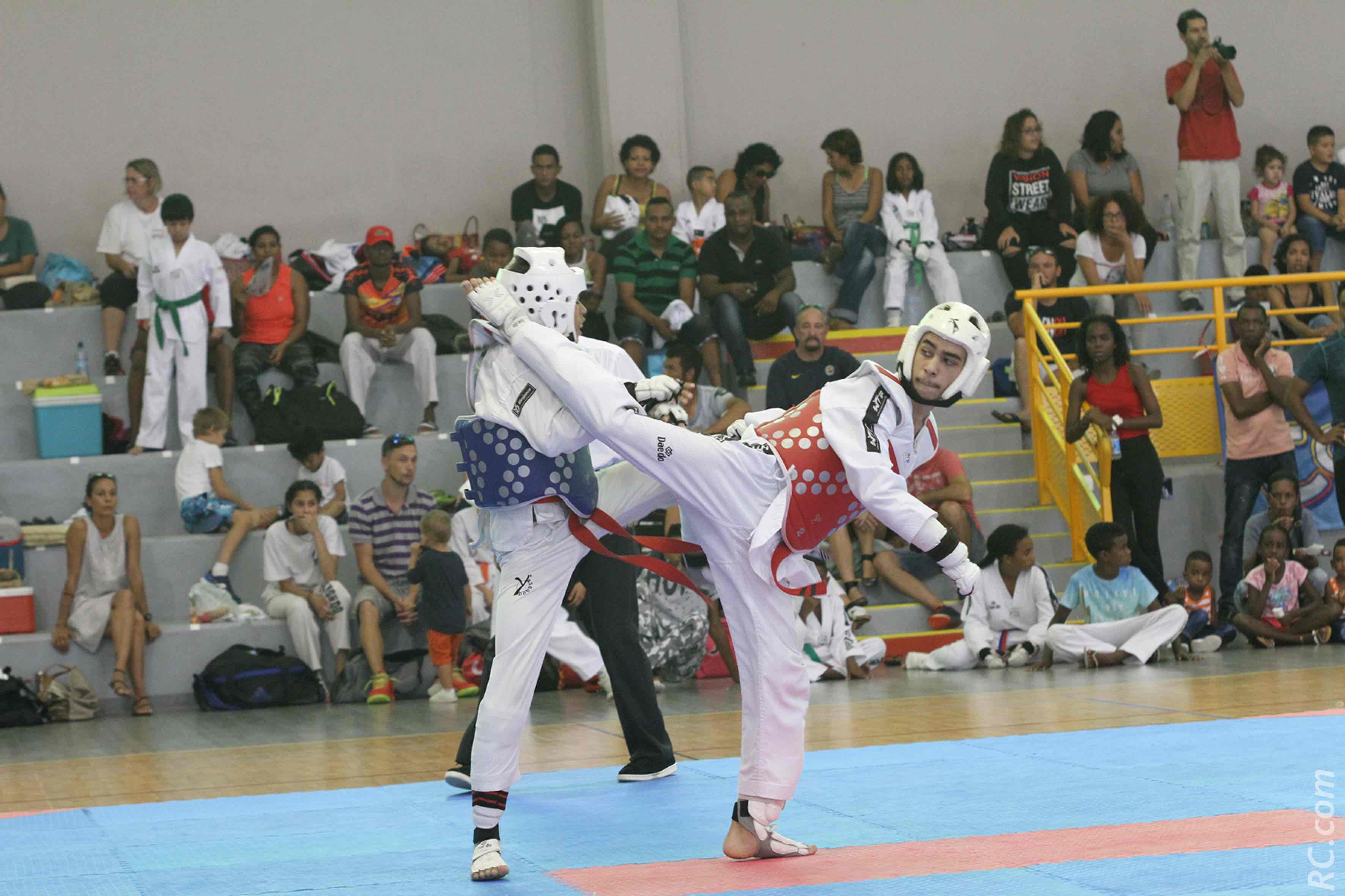 Coup de pied retourné par Alexandre Antier Coup de pied retourné par Alexandre Antier