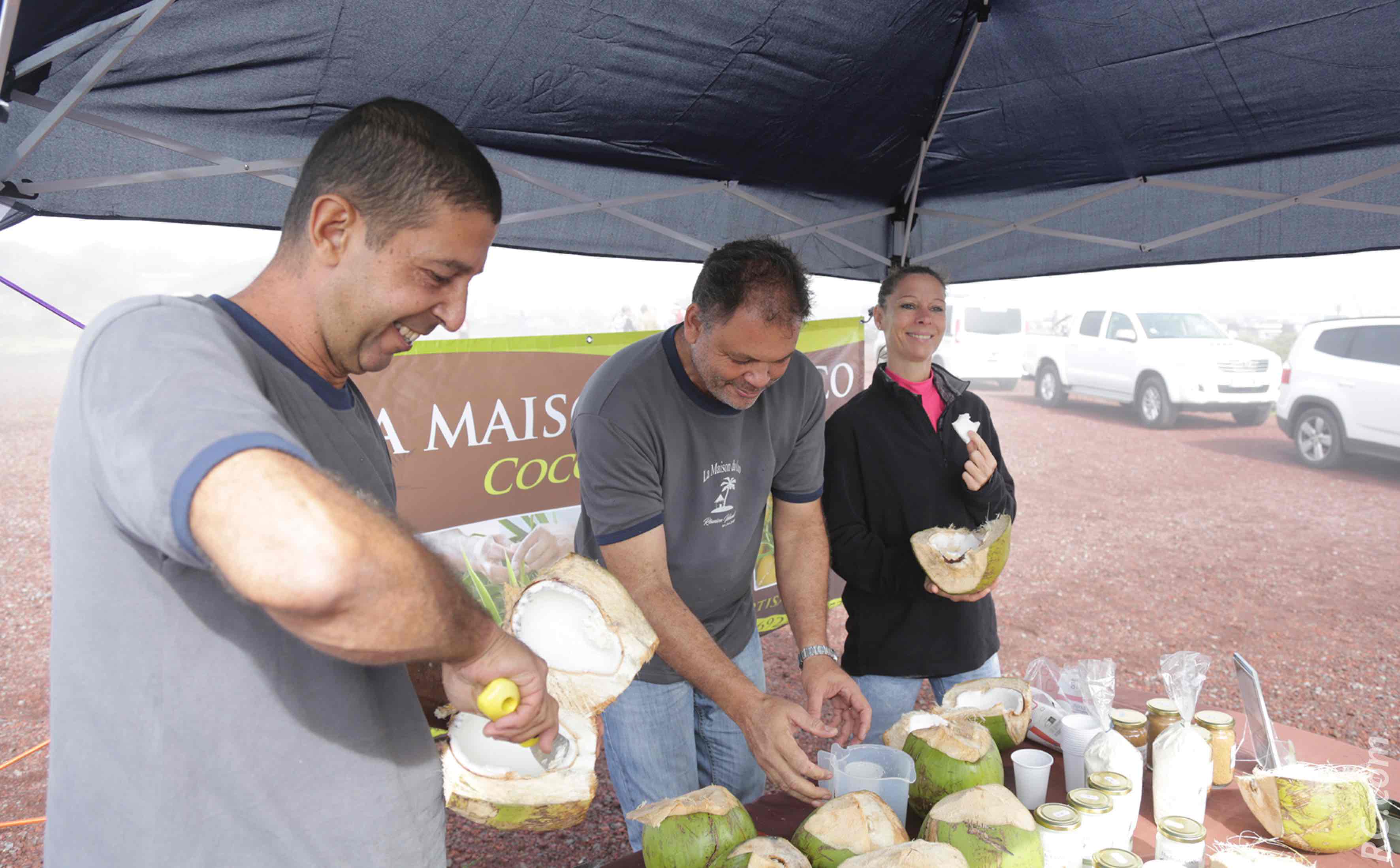Dégustation d’eau et de noix de coco à votre arrivée, par la Maison du Coco