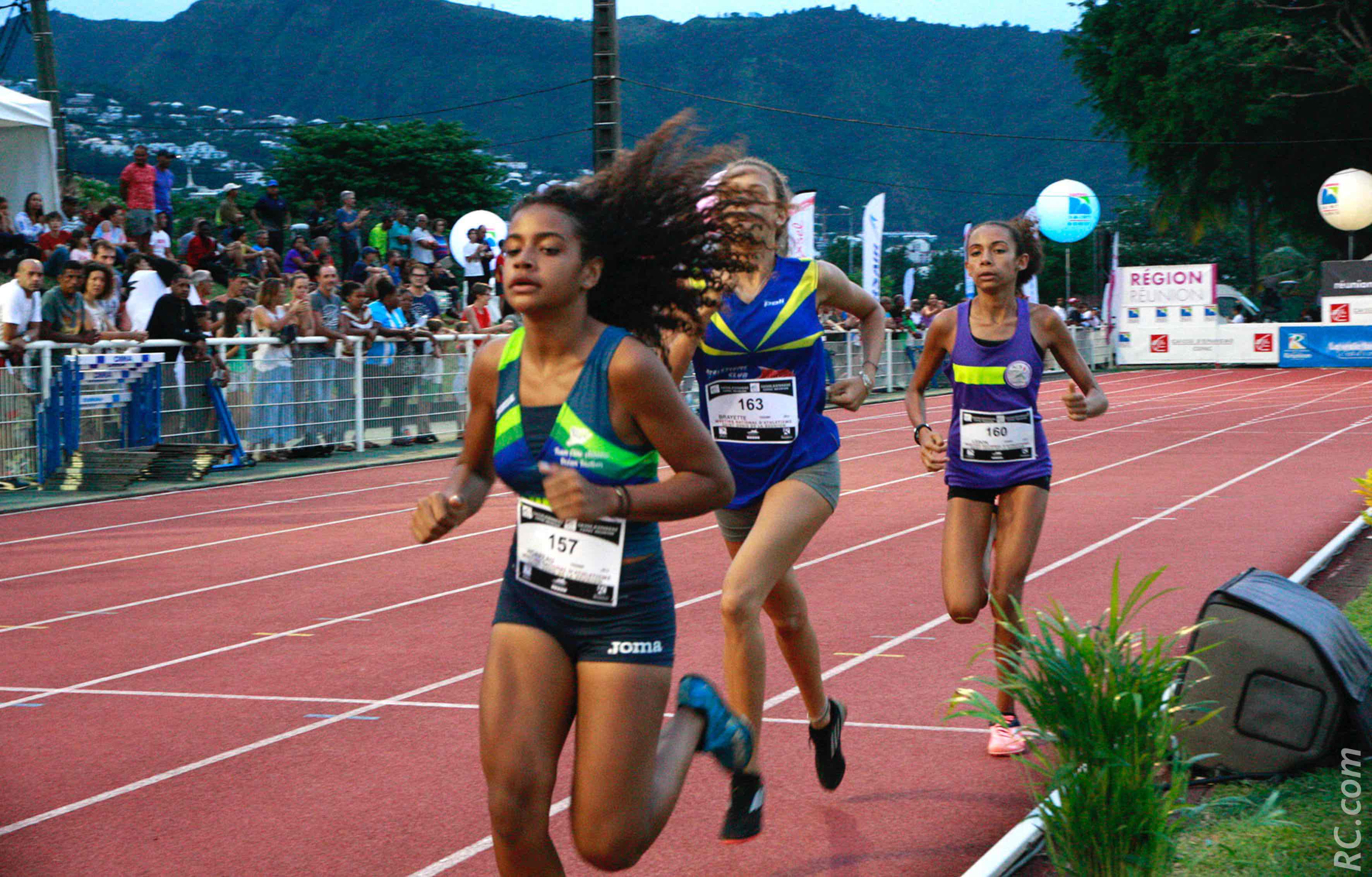 Anne-Lise Hoarau de l'ACSGS vainqueur du 1000 mètres minimes