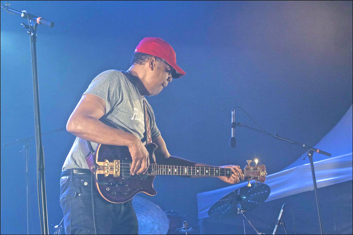 Stanley Clarke en concert à la Ravine Saint-Leu