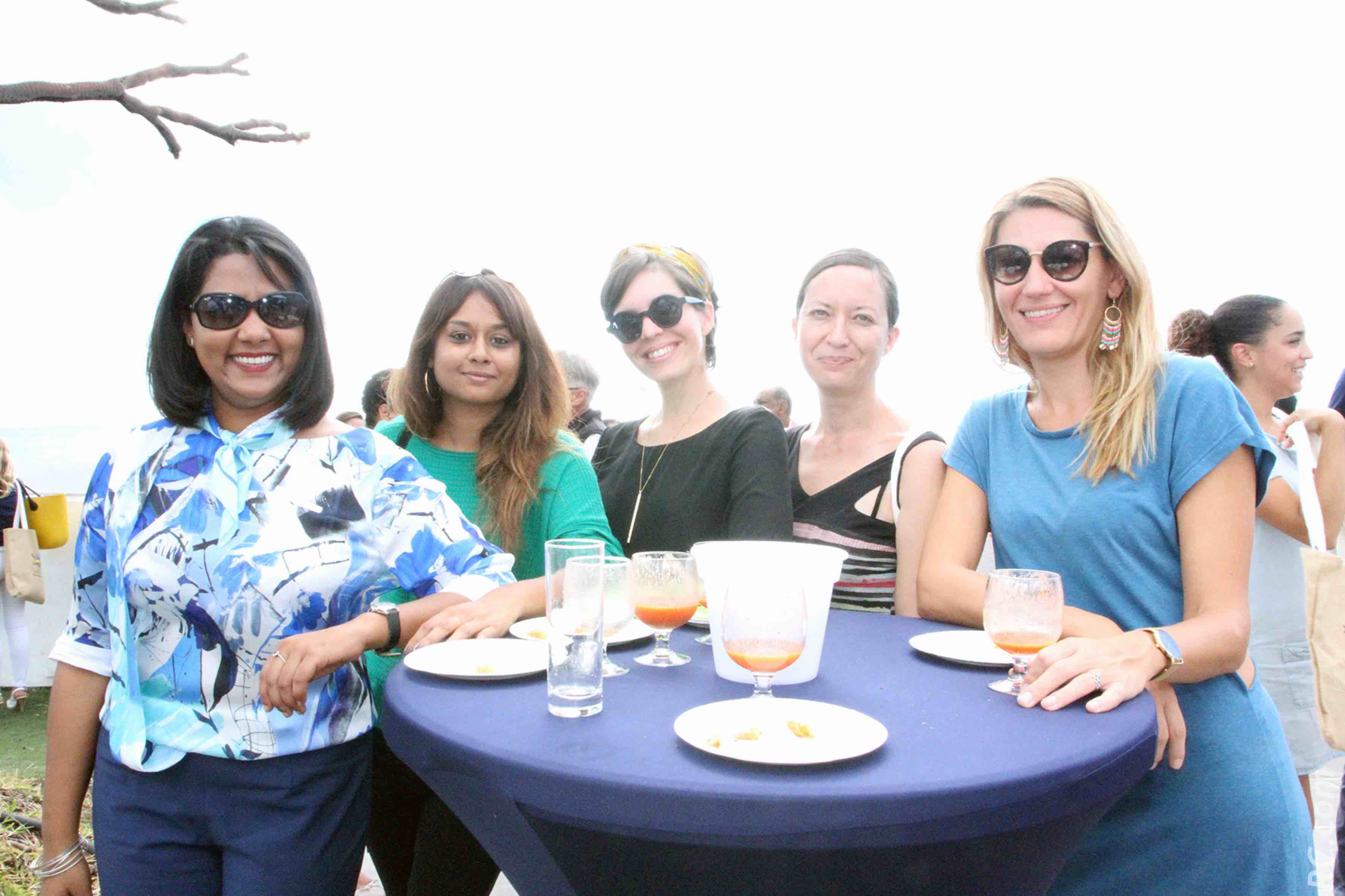 Nathalie Ajaguin de Air-Mauritius, Asama (Austral Voyages), Claire (Transcontinents), Stéphanie (Thomas Cook) et Cathy (Havas)
