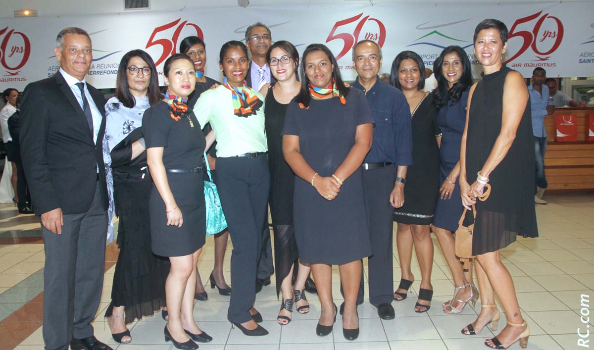 Avec une partie de l'équipe Air Mauritius