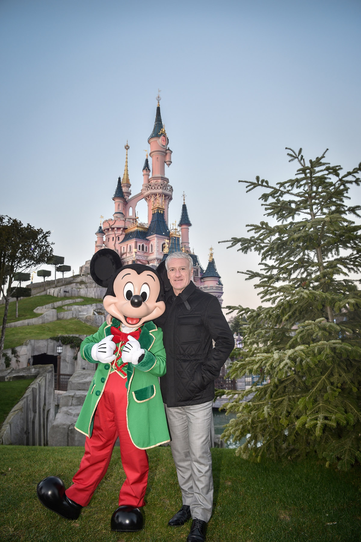 Christophe Maé, Teddy Riner et Didier Deschamps à Disneyland Paris!