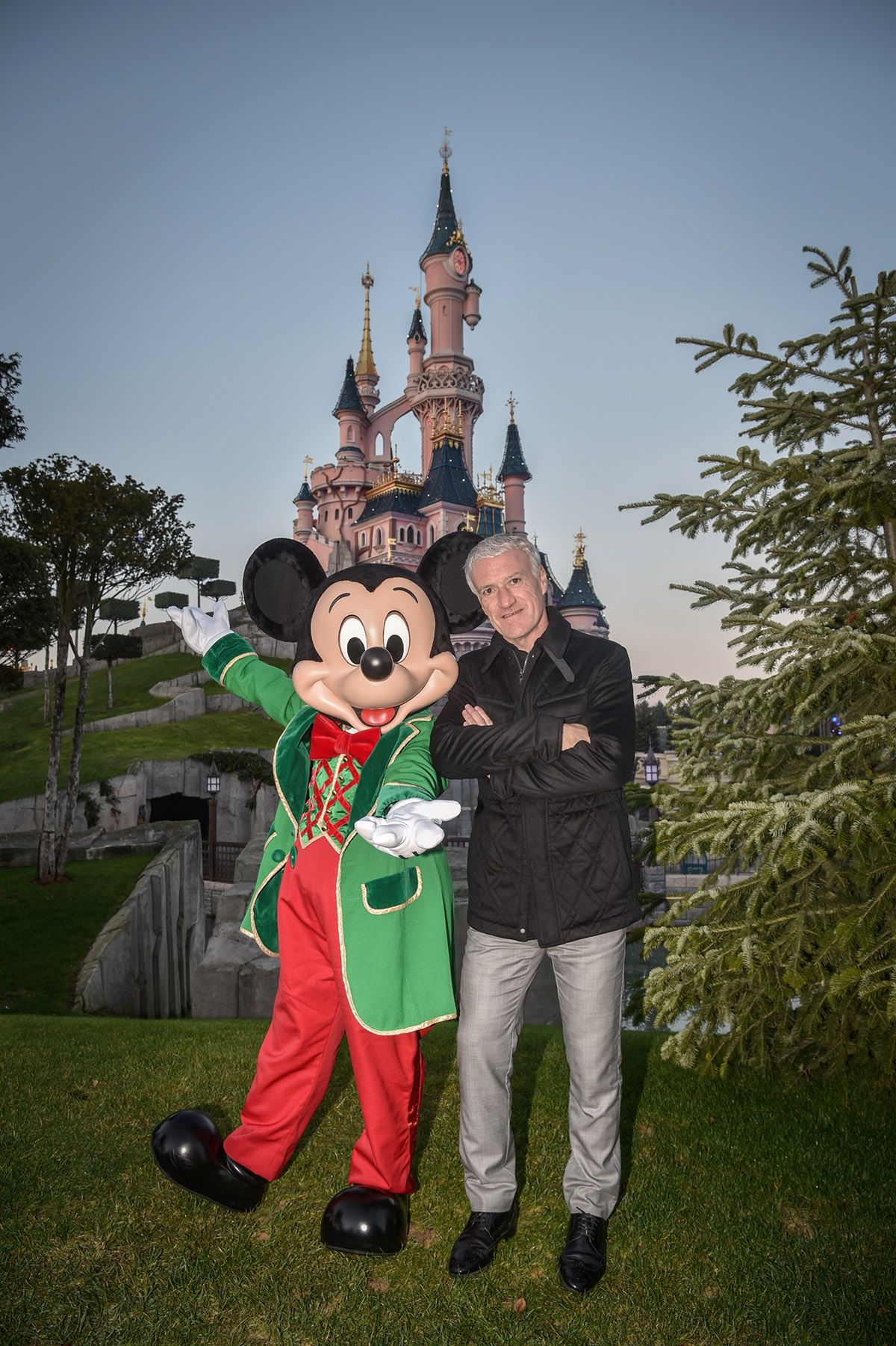 Christophe Maé, Teddy Riner et Didier Deschamps à Disneyland Paris!