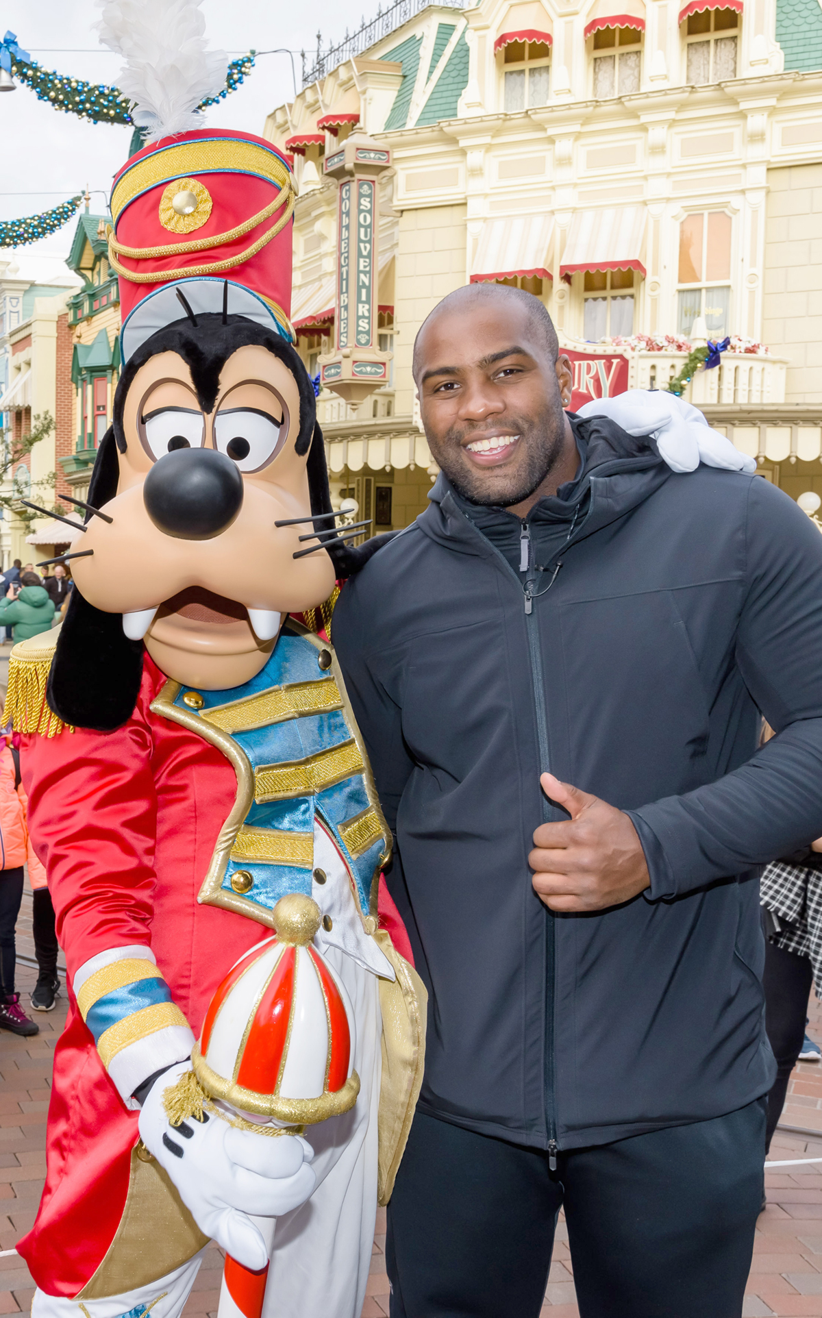 Christophe Maé, Teddy Riner et Didier Deschamps à Disneyland Paris!