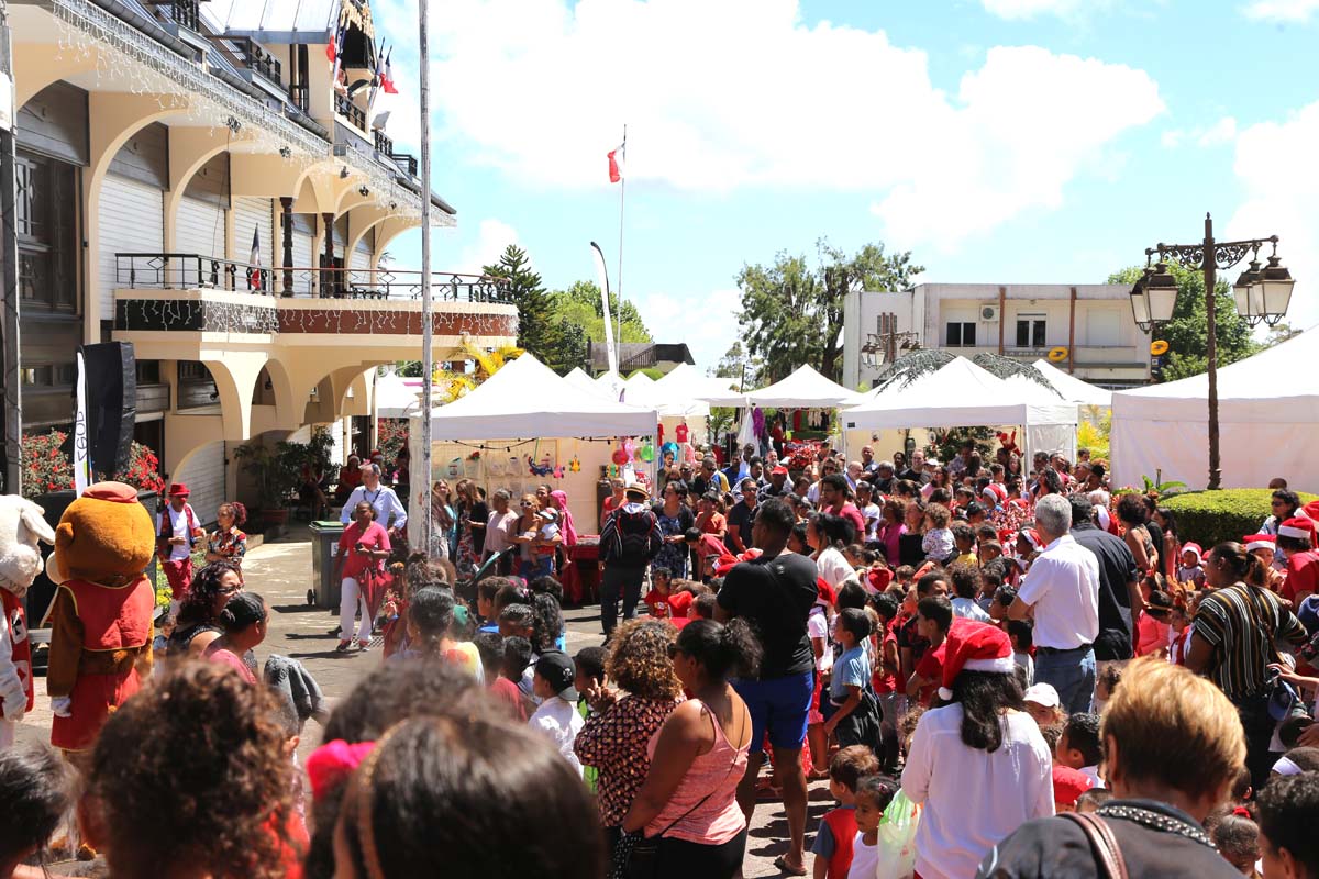 Une grande fête de Noël sur le parvis de la mairie de la Plaine des Palmistes