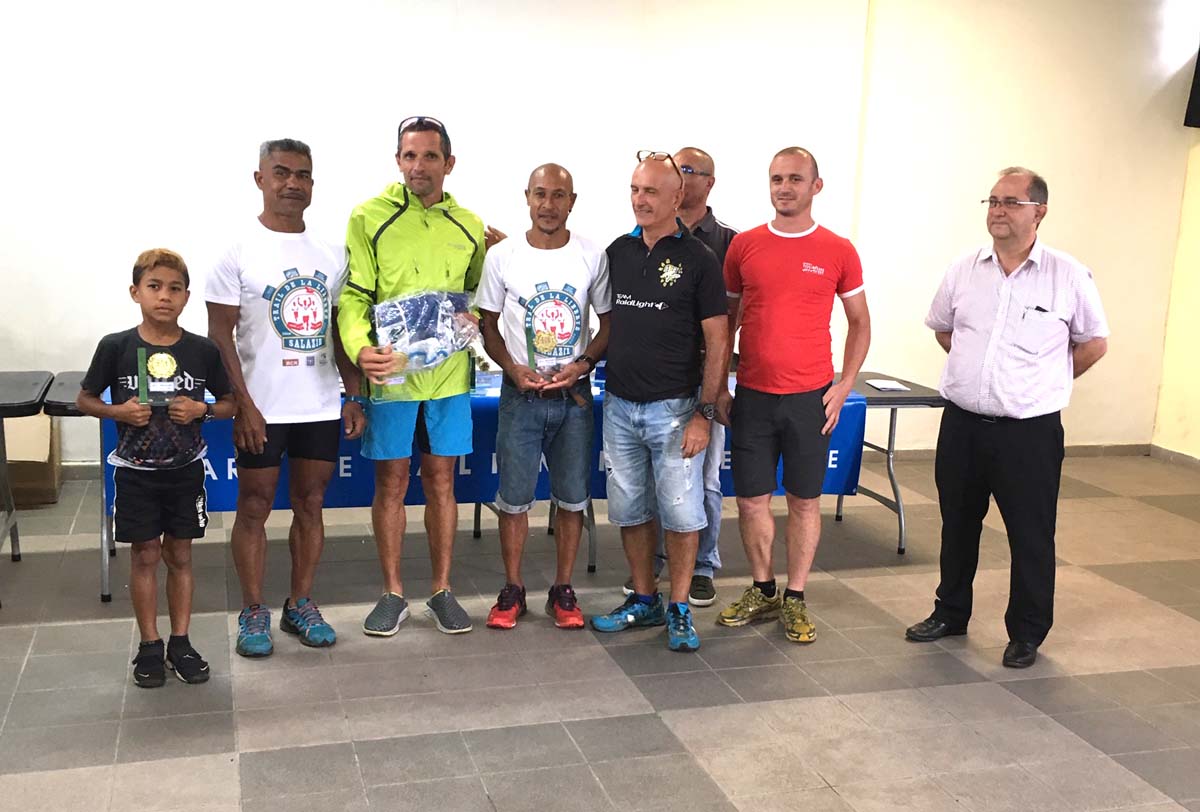 Le premier magistrat de Salazie, Stéphane Fouassin récompense les Masters 2 où Eric Lacroix s'est imposé Le premier magistrat de Salazie, Stéphane Fouassin récompense les Masters 2 où Eric Lacroix s'est imposé