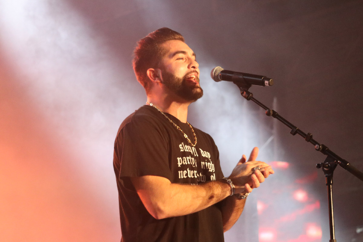 Kendji Girac en concert à Miel Vert: les photos