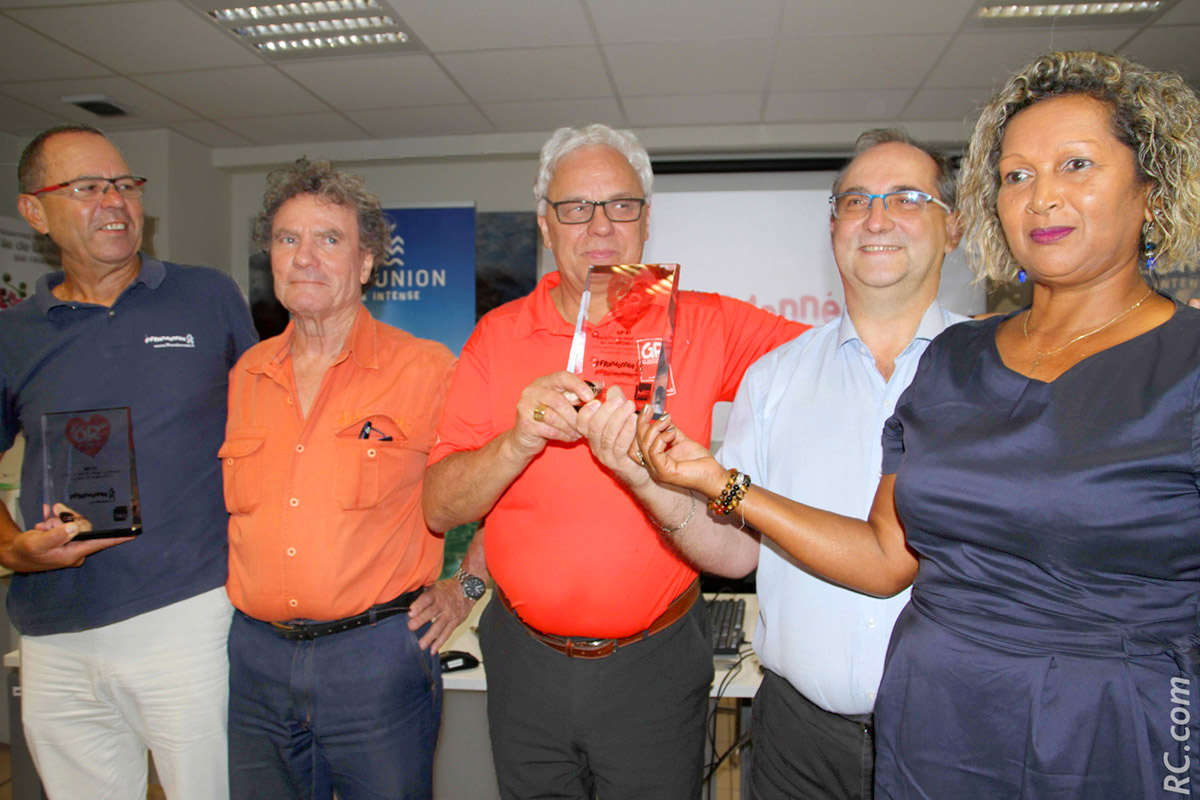 Max Hébert, président du Comité Départemental de la Randonnée Pédestre, Lylian Payet, référent de la Fédération Française de la Randonnée Pédestre pour les outre-mer, Robert Azaïs, président de la Fédération Française de la Randonnée Pédestre, Stéphane Fouassin, président de l'IRT, maire de Salazie, et Jacqueline Henry, conseillère départementale Max Hébert, président du Comité Départemental de la Randonnée Pédestre, Lylian Payet, référent de la Fédération Française de la Randonnée Pédestre pour les outre-mer, Robert Azaïs, président de la Fédération Française de la Randonnée Pédestre, Stéphane Fouassin, président de l'IRT, maire de Salazie, et Jacqueline Henry, conseillère départementale