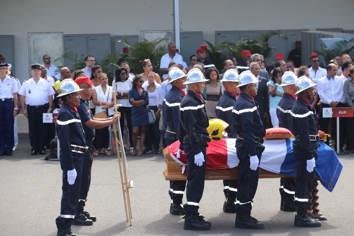 Hommage au sapeur pompier l'adjudant Jessy Eve