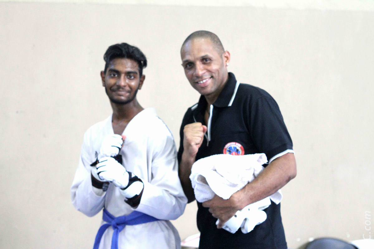 Dario Dorfeans n'a pas chômé lors de cette journée, il a coaché pas moins de 8 combattants Dario Dorfeans n'a pas chômé lors de cette journée, il a coaché pas moins de 8 combattants