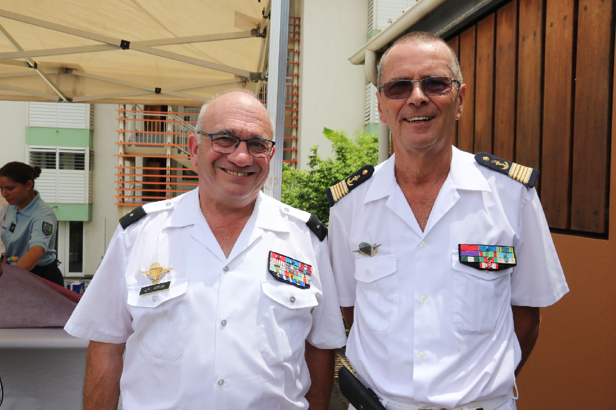 Général Jean-François Gros, et Bernard Salvat, président AR27