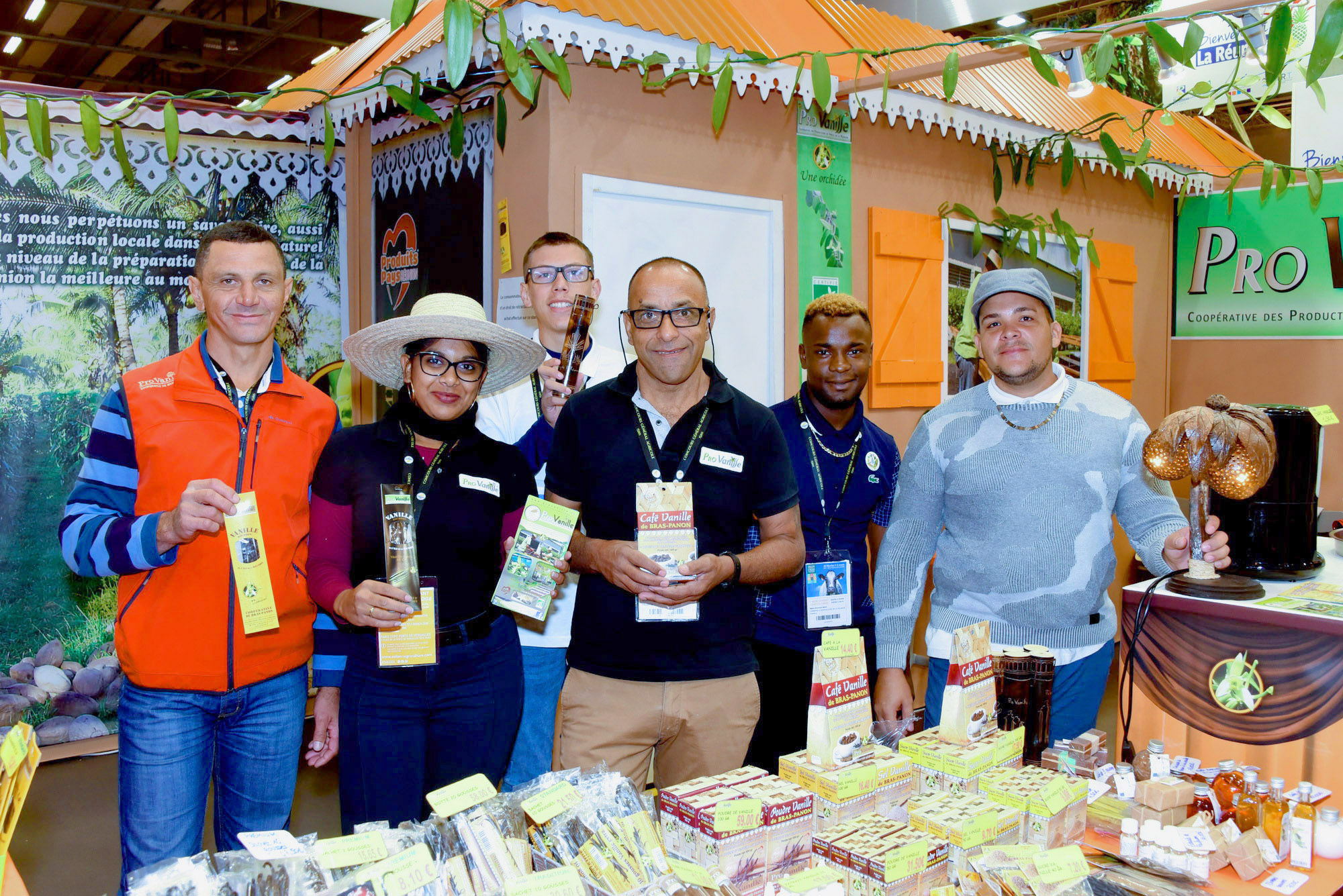 L'équipe de Provanille avec Jimmy Péribe L'équipe de Provanille avec Jimmy Péribe