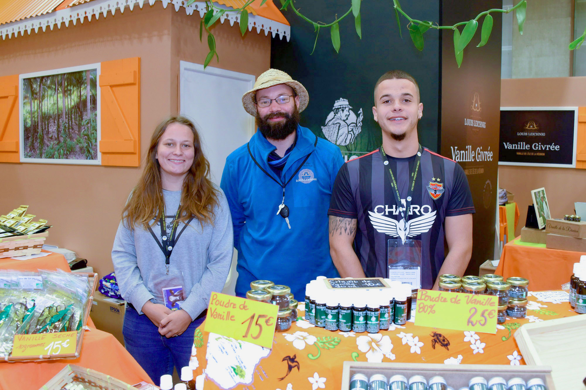 Leichnig, c'est une affaire de famille pour la vanille : Geoffroy et son équipe Leichnig, c'est une affaire de famille pour la vanille : Geoffroy et son équipe