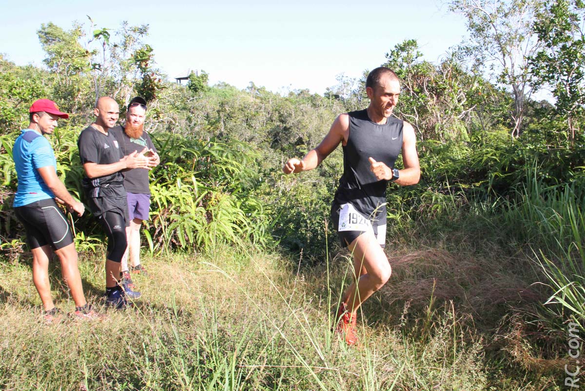 Une belle course sur un beau parcours. Ici Teddy Parmentier est le premier à atteindre le Belvédère de l'Eden