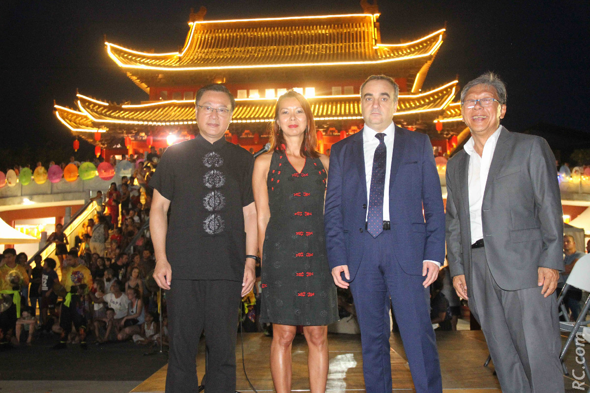 Chen Zhihong, Consul Général de Chine, Sandrine Aho-Nienne, ajointe au maire de Saint-Pierre, Lucien Giudicelli, sous-préfet de Saint-Pierre, et Alex How Choong, président de l'association Guandi de Saint-Pierre