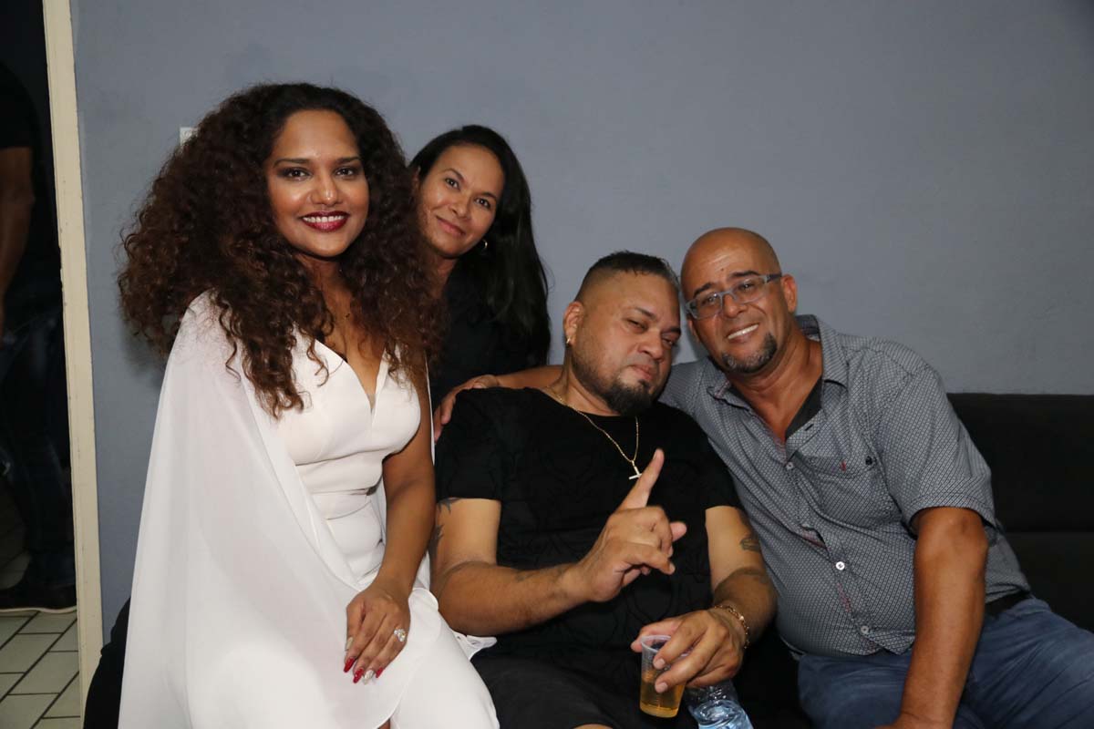 Photo-souvenir avec le producteur Moustafa Badi