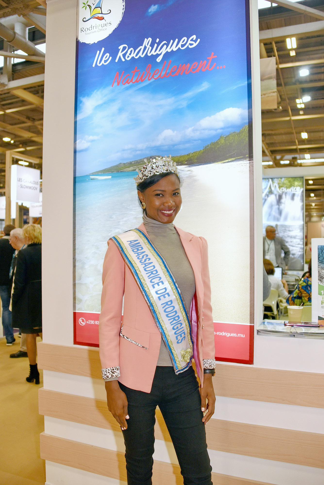 Anne Murielle Ravina, ambassadrice de Rodriques, et aussi candidate à Miss Monde 2018, était la seule Miss présente sur ce salon