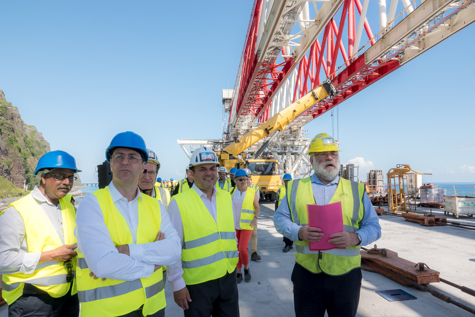 Francis Guinchard (à droite), directeur Projet Viaduc, a présenté l'avancement des travaux aux officiels et à la presse Francis Guinchard (à droite), directeur Projet Viaduc, a présenté l'avancement des travaux aux officiels et à la presse