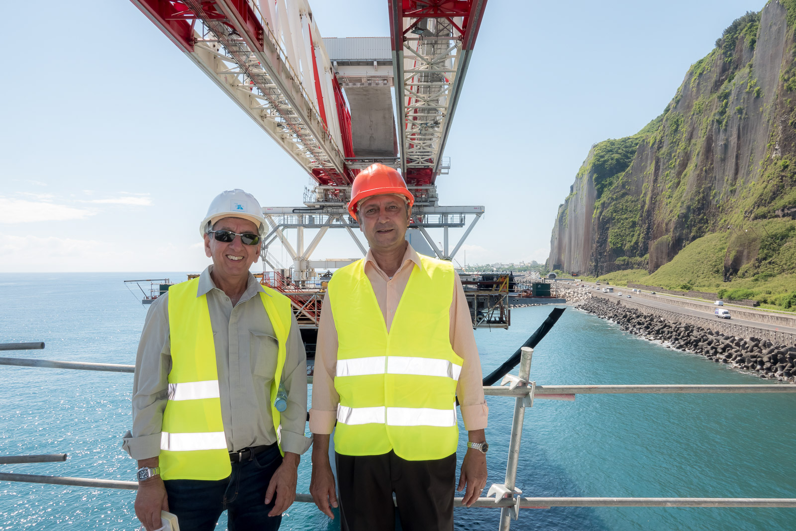 Nouvelle Route du Littoral: la dernière pile est en place Nouvelle Route du Littoral: la dernière pile est en place