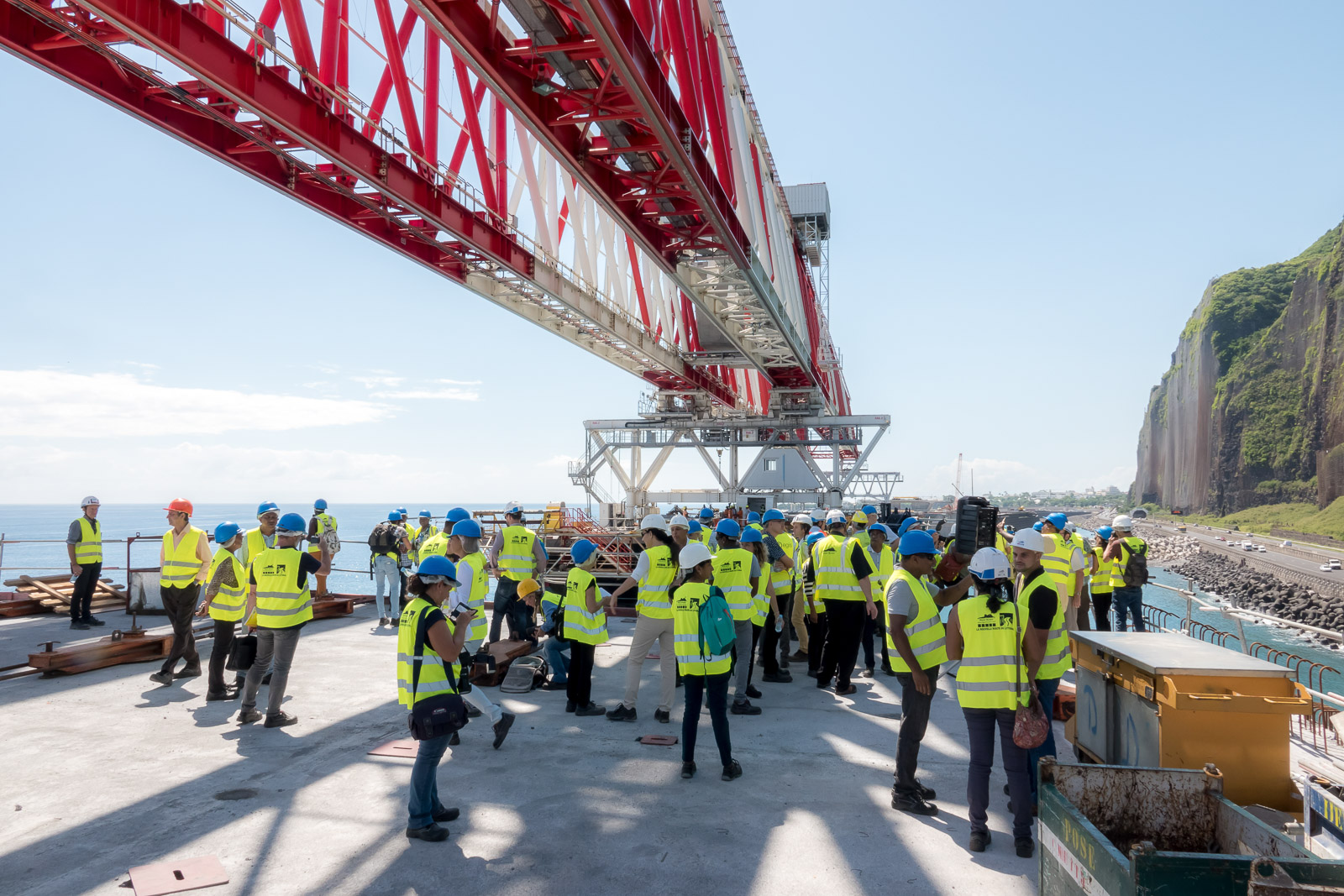 Des gilets jaunes sur la NRL... les journalistes étaient invités à la visite tout simplement Des gilets jaunes sur la NRL... les journalistes étaient invités à la visite tout simplement