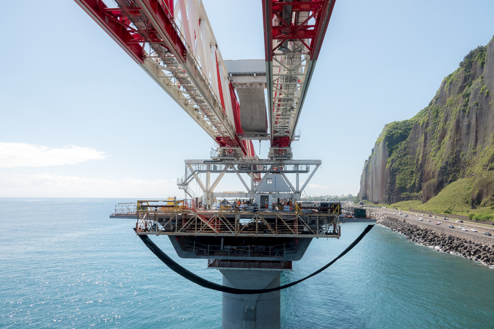Nouvelle Route du Littoral: la dernière pile est en place Nouvelle Route du Littoral: la dernière pile est en place