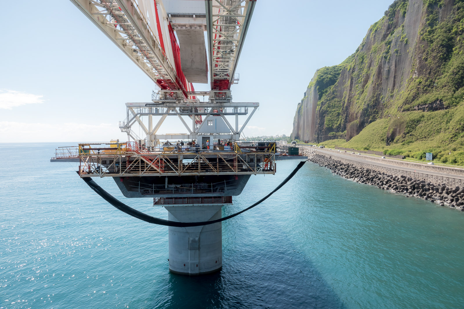 Nouvelle Route du Littoral: la dernière pile est en place Nouvelle Route du Littoral: la dernière pile est en place