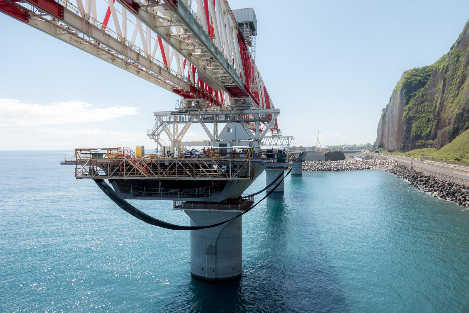 Nouvelle Route du Littoral: la dernière pile est en place Nouvelle Route du Littoral: la dernière pile est en place