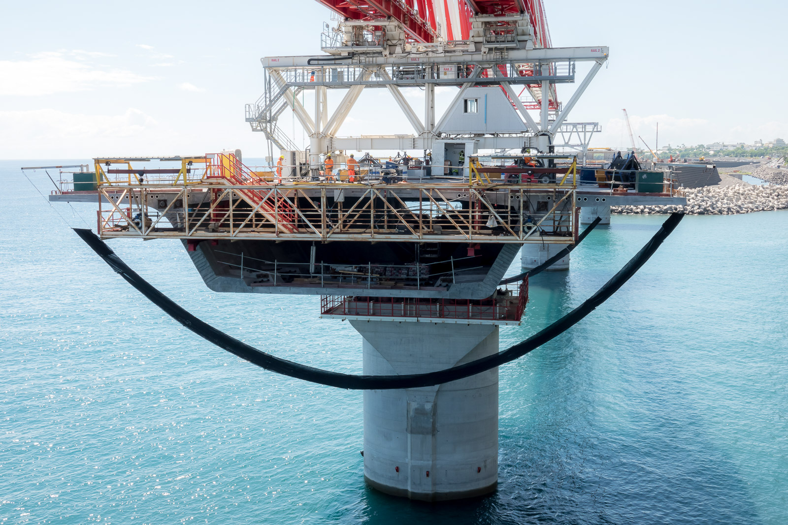 Nouvelle Route du Littoral: la dernière pile est en place Nouvelle Route du Littoral: la dernière pile est en place