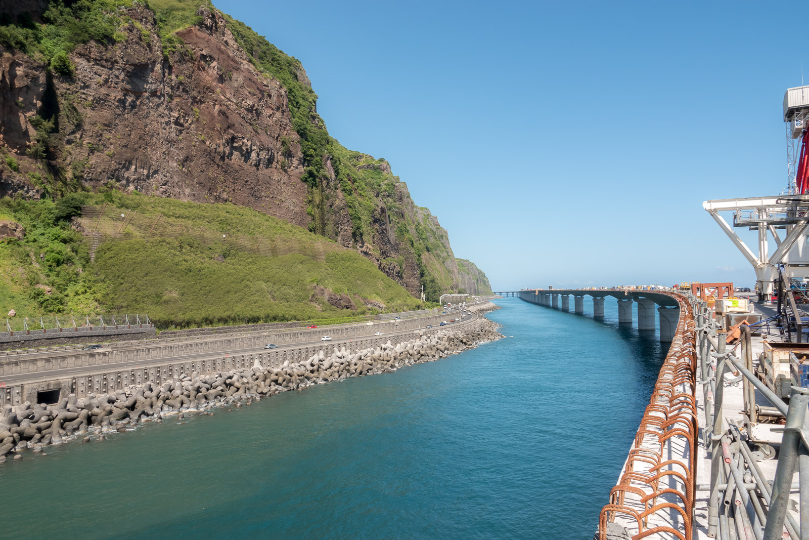 Nouvelle Route du Littoral: la dernière pile est en place Nouvelle Route du Littoral: la dernière pile est en place