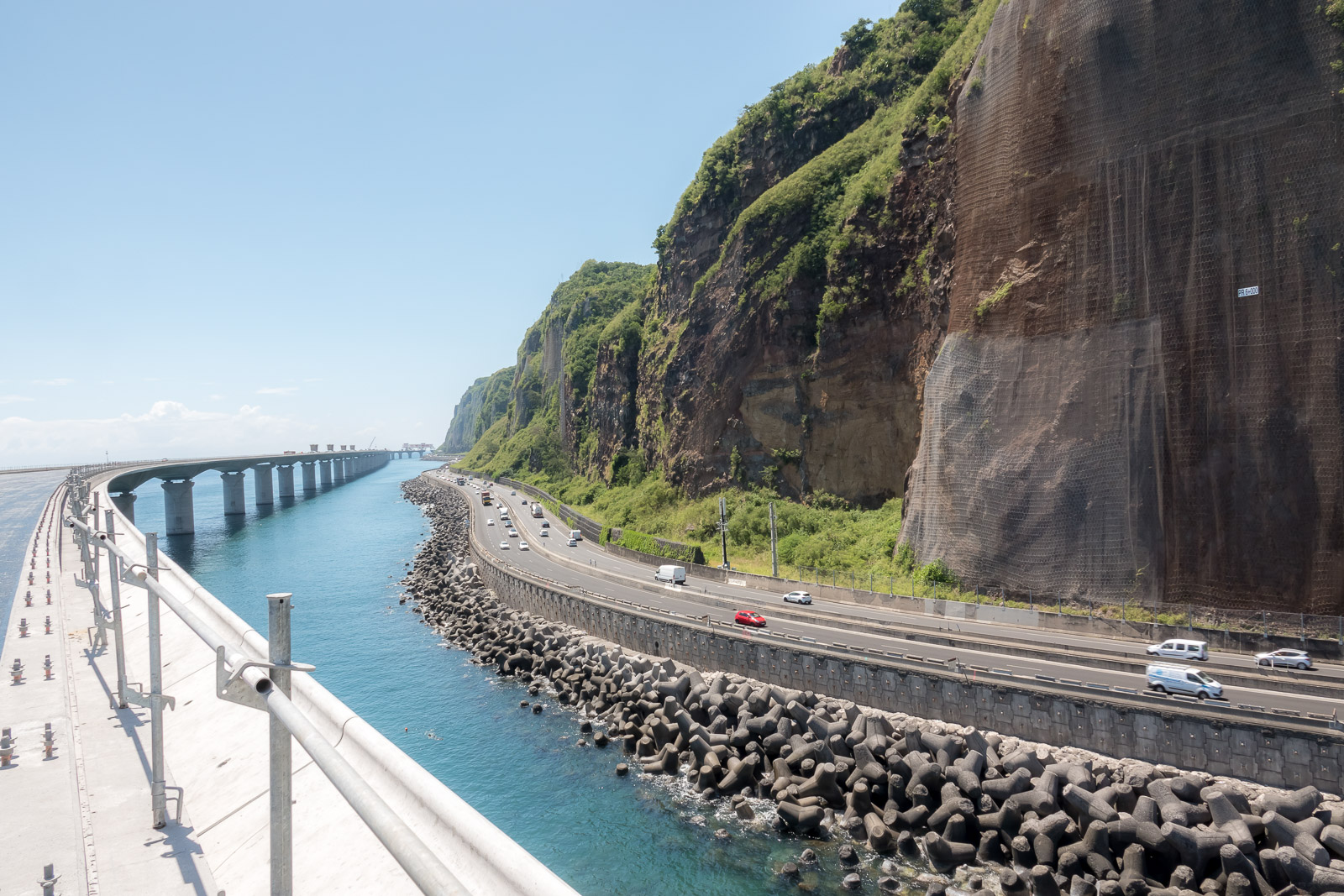Nouvelle Route du Littoral: la dernière pile est en place Nouvelle Route du Littoral: la dernière pile est en place
