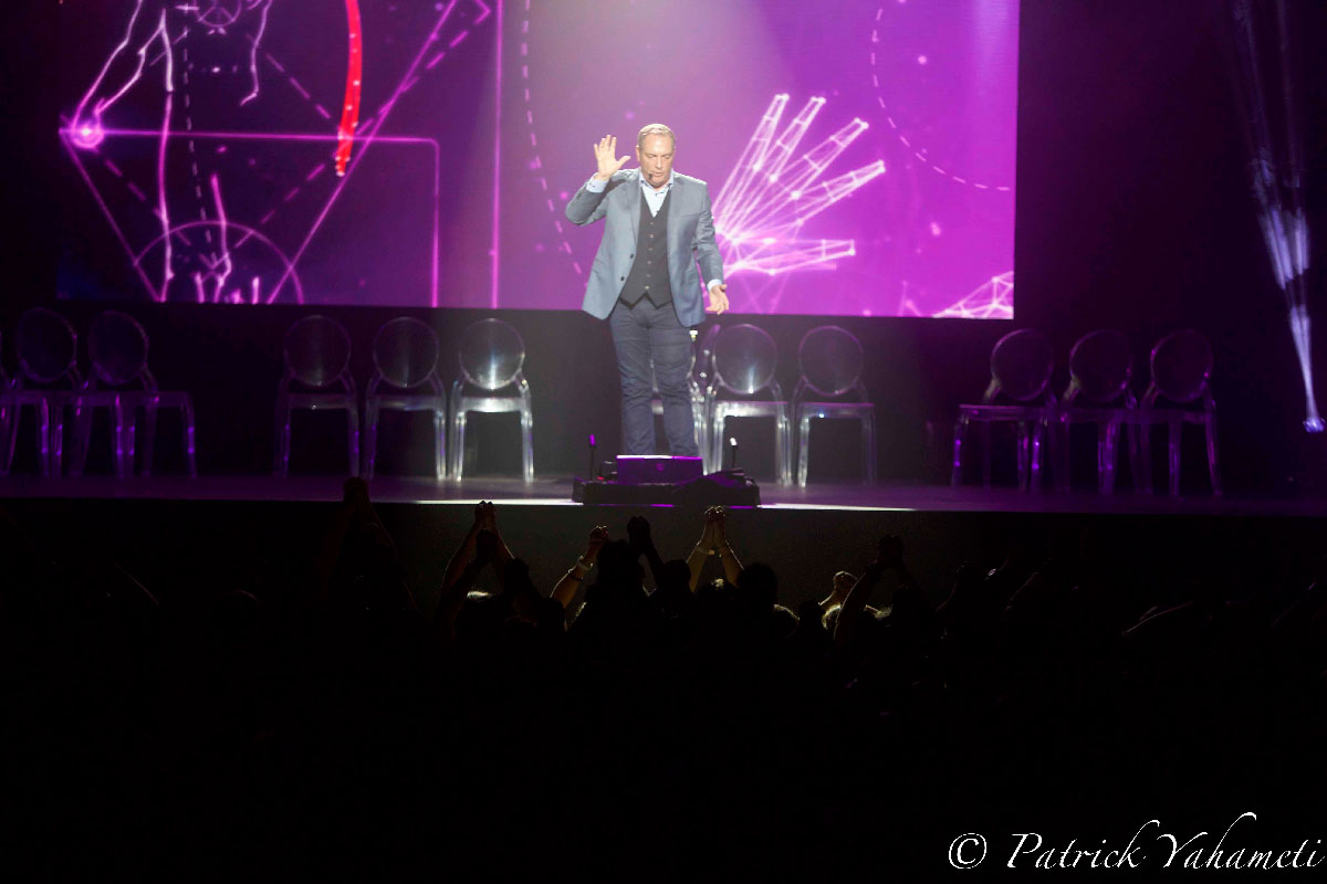 Messmer hypnotise le Petit Stade de l'Est! Messmer hypnotise le Petit Stade de l'Est!