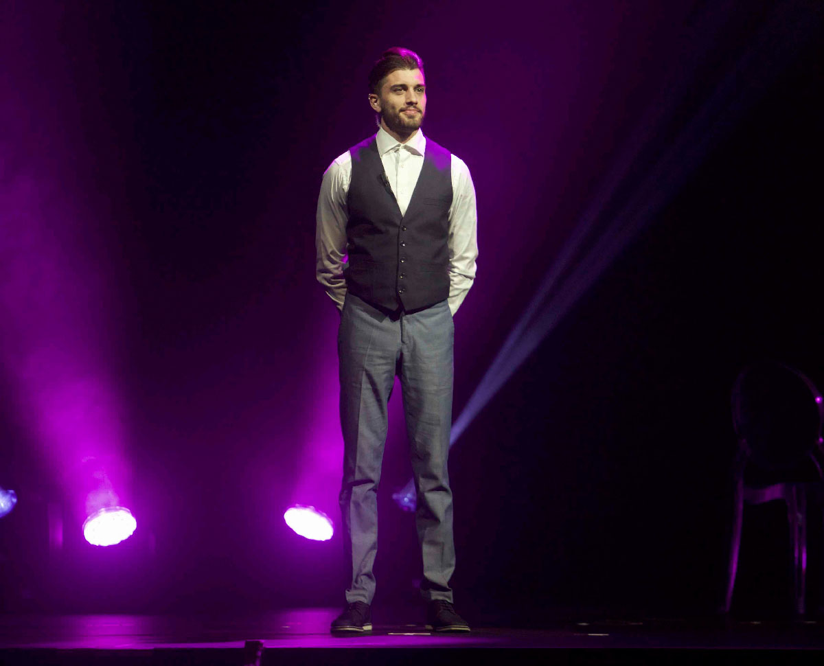 Messmer hypnotise le Petit Stade de l'Est! Messmer hypnotise le Petit Stade de l'Est!