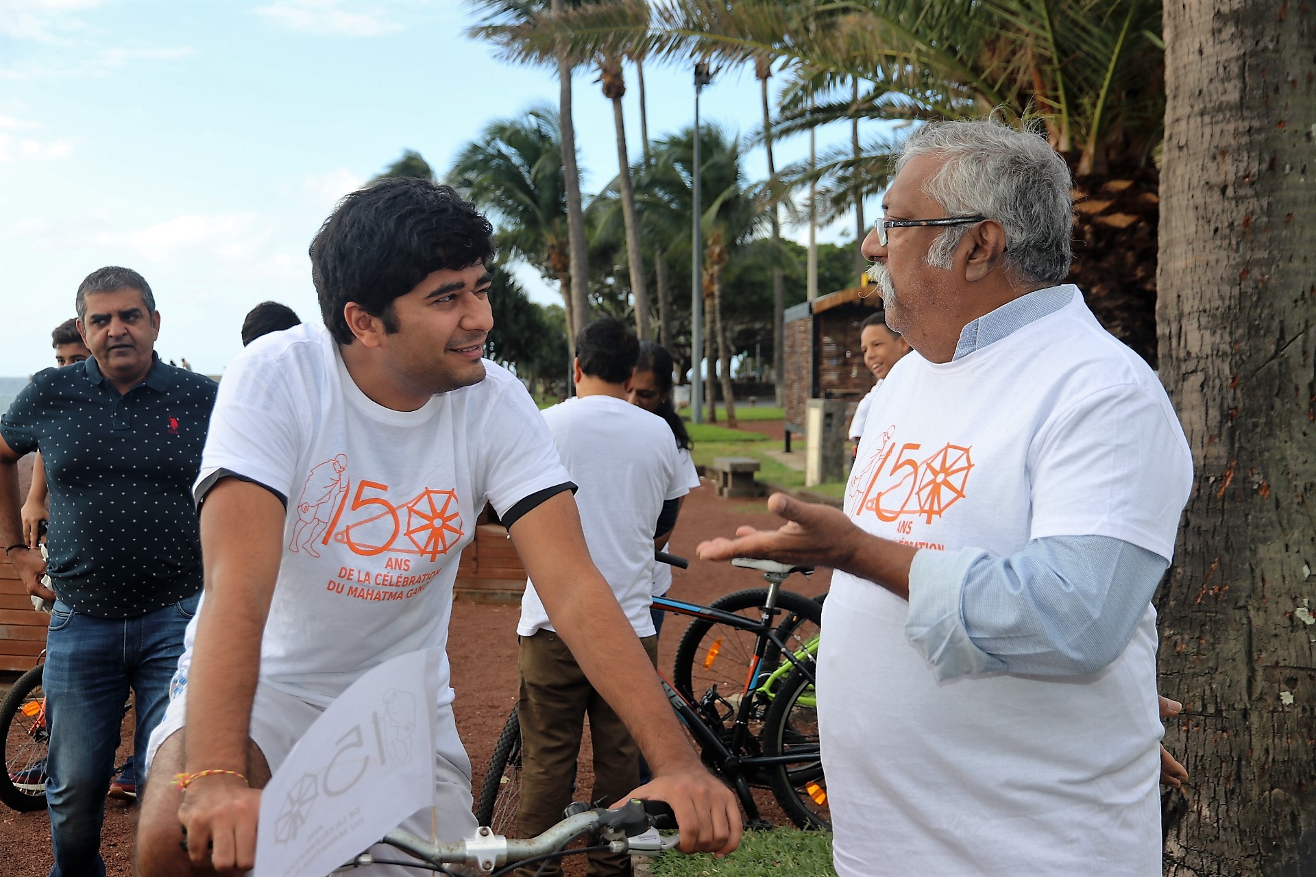 Balade en vélo pour fêter l'anniversaire de la naissance de Mahatma Gandhi