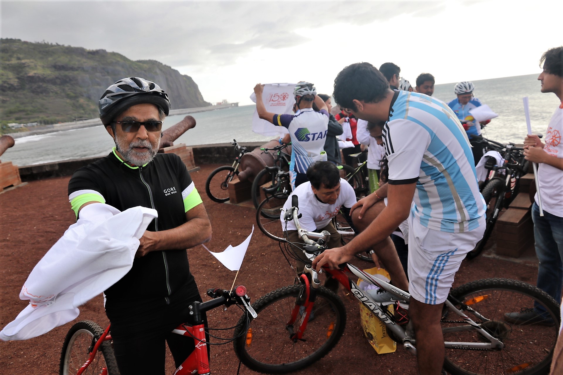 Balade en vélo pour fêter l'anniversaire de la naissance de Mahatma Gandhi