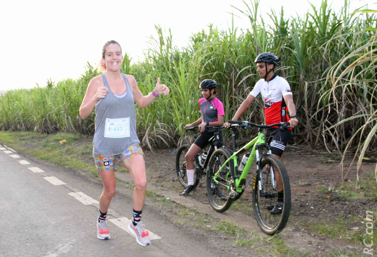 La Sud-Africaine Jadi Clark a mené la course des 42,195km de bout en bout