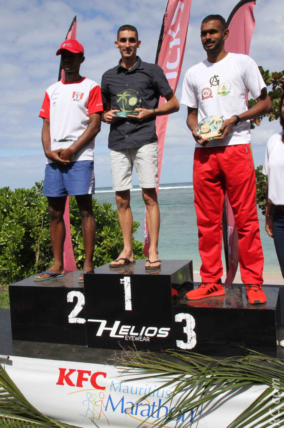 Kévin Lallemand sur la plus haute du podium des 21 km