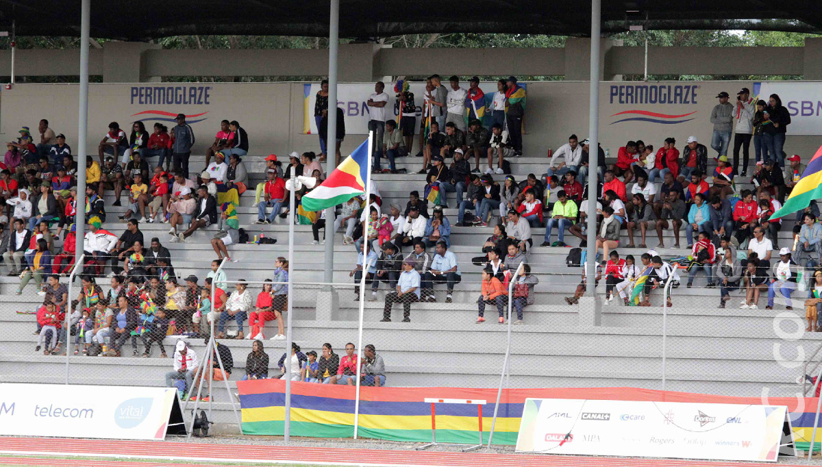 Des gradins pas vraiment garnis. Dommage... Des gradins pas vraiment garnis. Dommage...