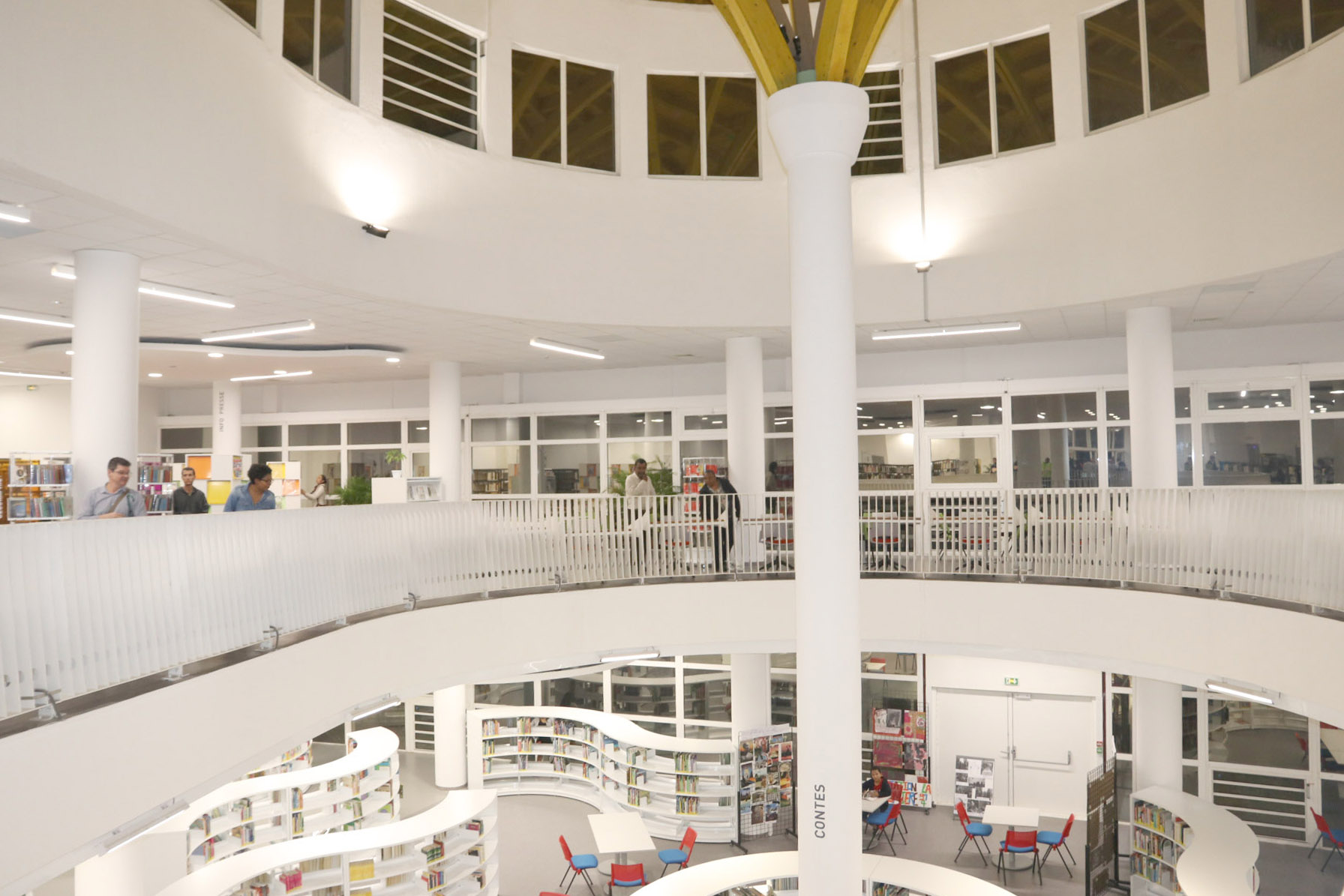 Inauguration à Saint-Denis de la Médiathèque François Mitterrand rénovée 