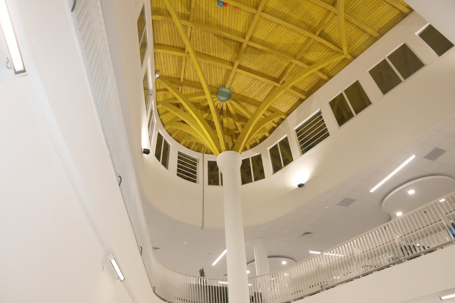Inauguration à Saint-Denis de la Médiathèque François Mitterrand rénovée 