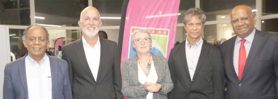 Inauguration à Saint-Denis de la Médiathèque François Mitterrand rénovée 