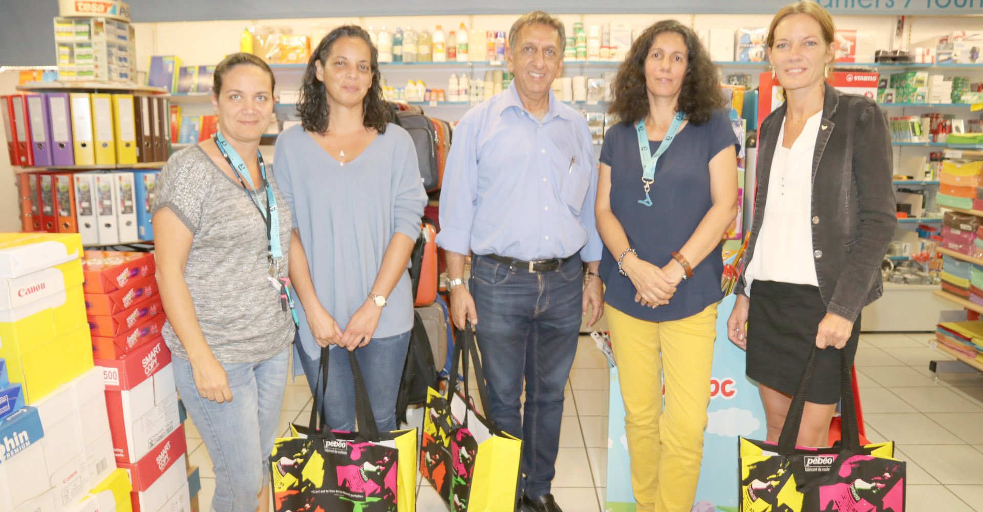 Le jury, avec Karine (à gauche) de la Librairie Gérard, co-organisatrice du concours avec Annick